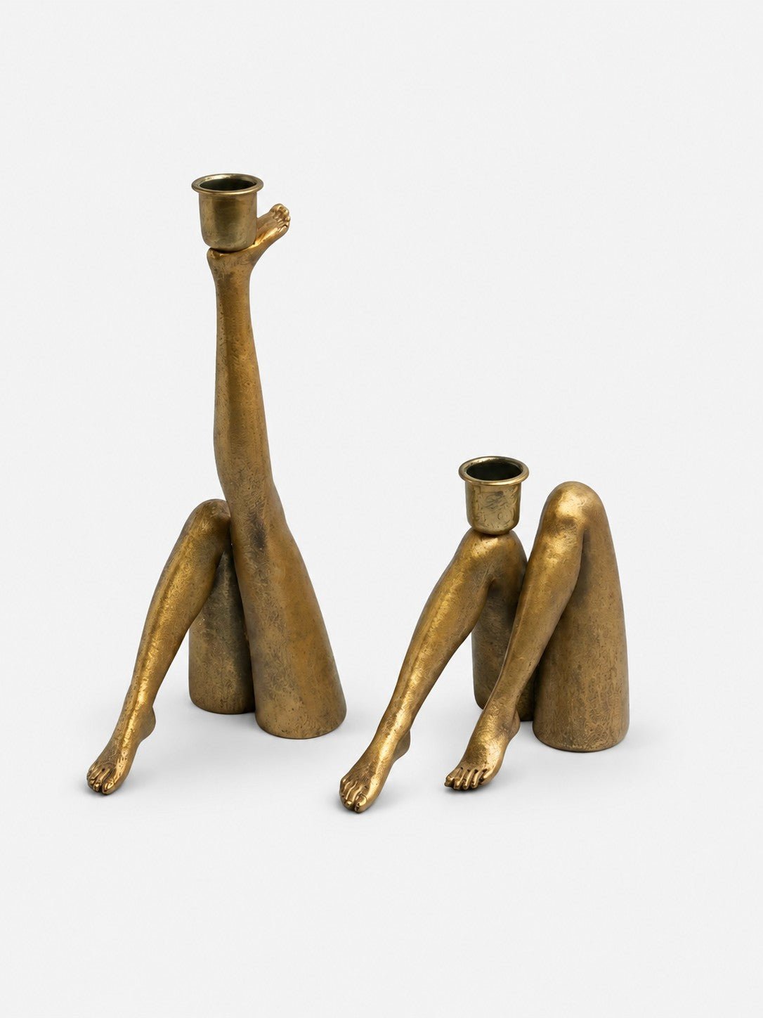 Bougeoir sculptural Kickra avec base dorée pour table de salle à manger et salon - Hommfer