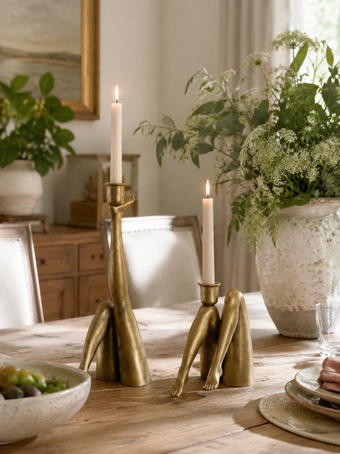 Bougeoir sculptural Kickra avec base dorée pour table de salle à manger et salon - Hommfer
