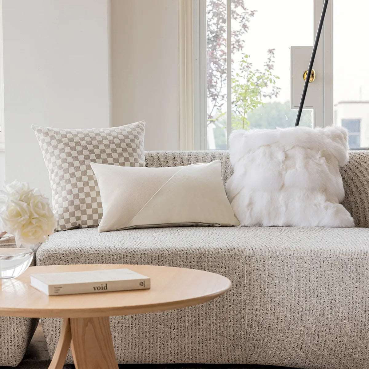 Coussin décoratif à carreaux beiges en tissu résistant style français classique - Hommfer