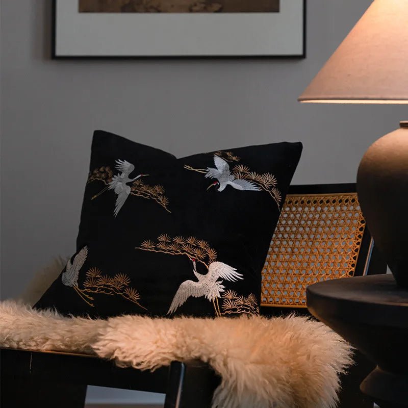 Hommfer – Housse de Coussin Brodée Grue et Pin Élégant - Hommfer