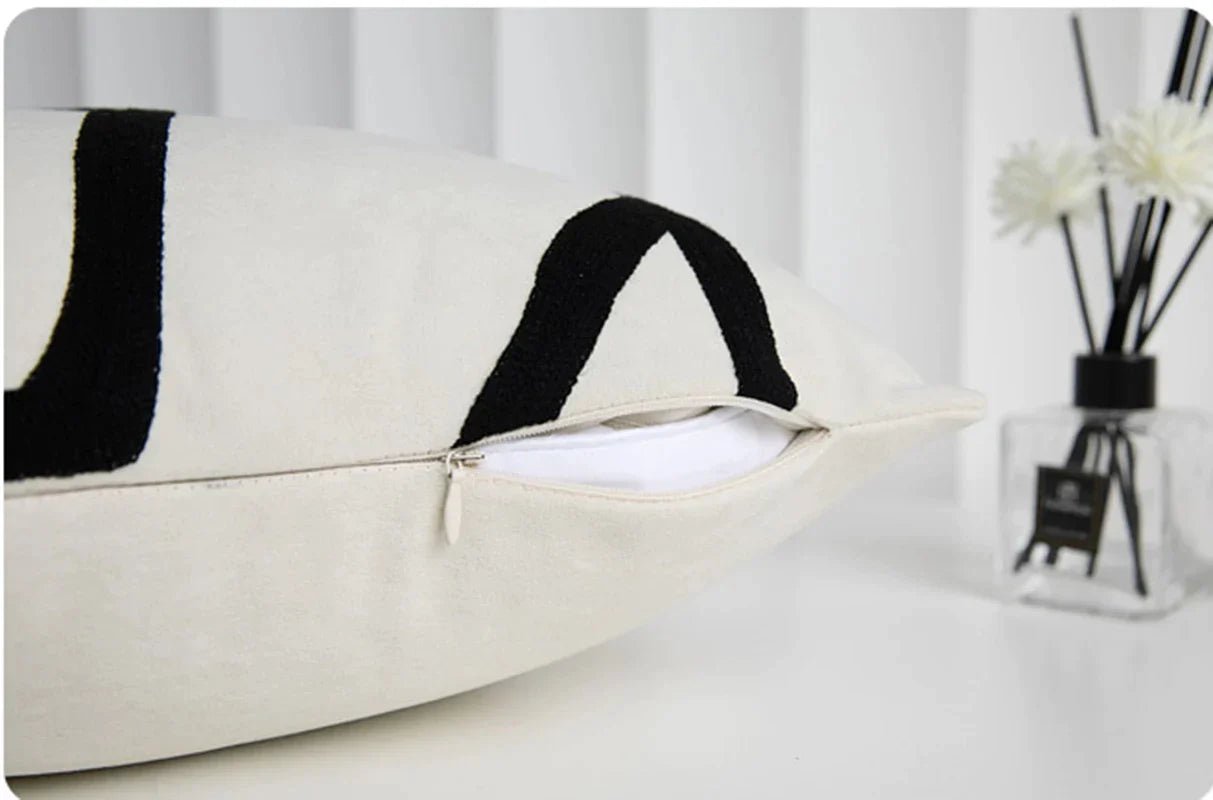Hommfer – Housse de Coussin Brodée Lignes Géométriques en Suédine - Hommfer