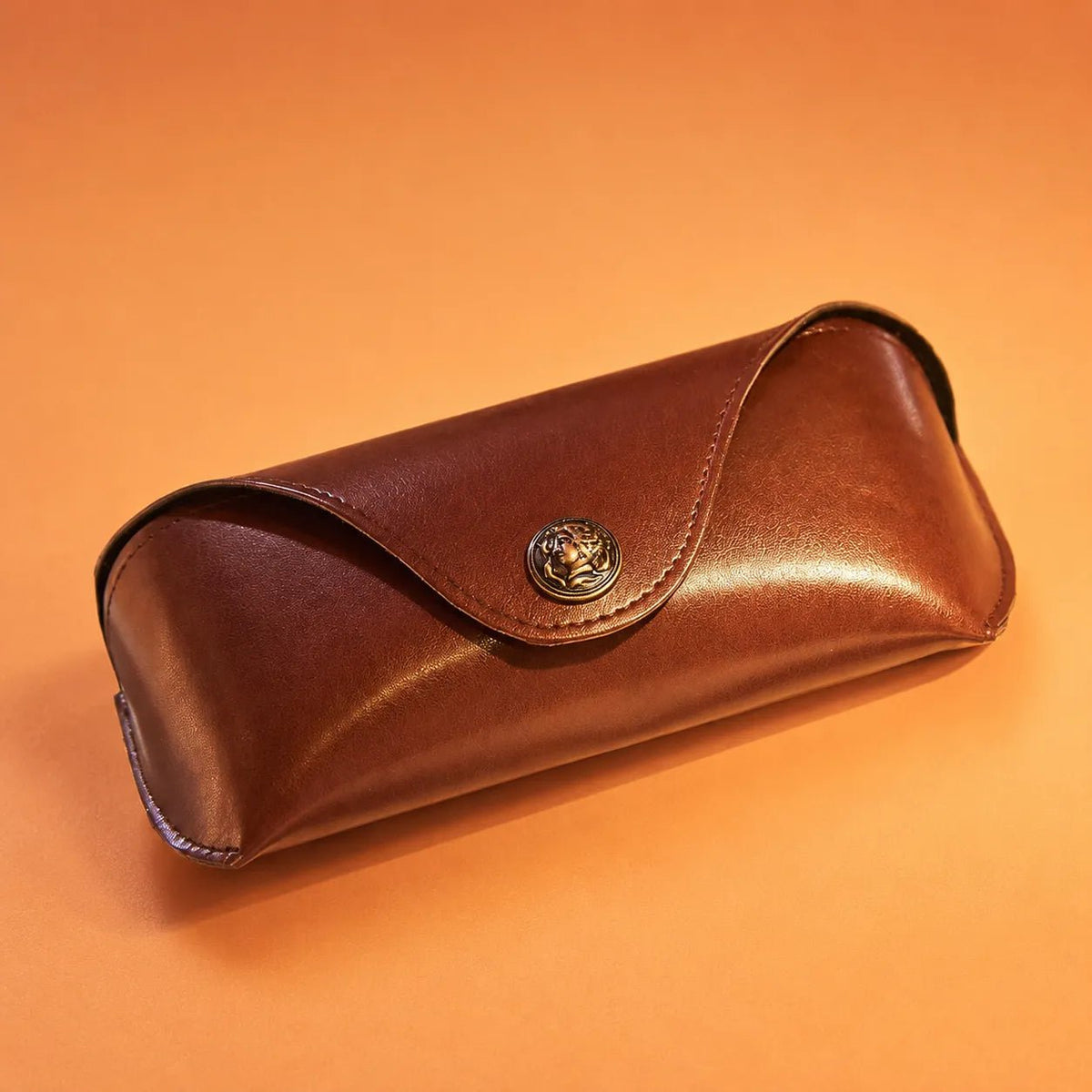 Marceau Étui à lunettes en cuir pleine fleur lisse vert forêt avec doublure anti-rayures et fermoir en laiton ancien - Hommfer