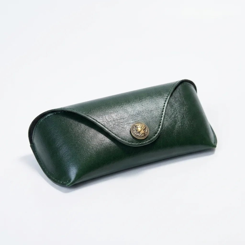 Marceau Étui à lunettes en cuir pleine fleur lisse vert forêt avec doublure anti-rayures et fermoir en laiton ancien - Hommfer
