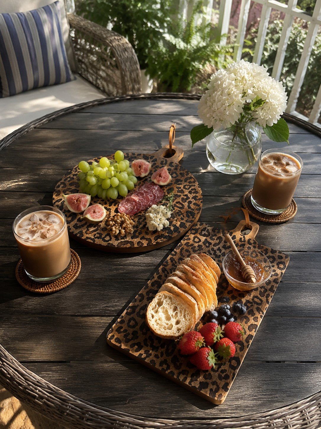 Planche de service en bois sapele à motif léopard avec poignée pour fromages et apéritifs - Hommfer