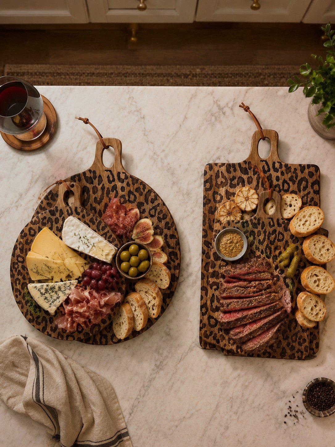 Planche de service en bois sapele à motif léopard avec poignée pour fromages et apéritifs - Hommfer