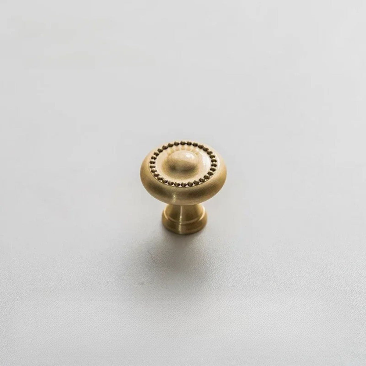 Poignée d'armoire et tiroir en laiton massif finition bronze antique 29 mm - Hommfer