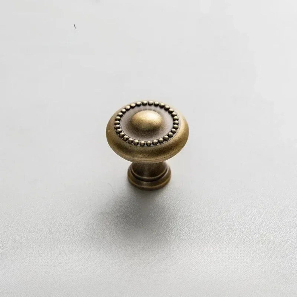 Poignée d'armoire et tiroir en laiton massif finition bronze antique 29 mm - Hommfer