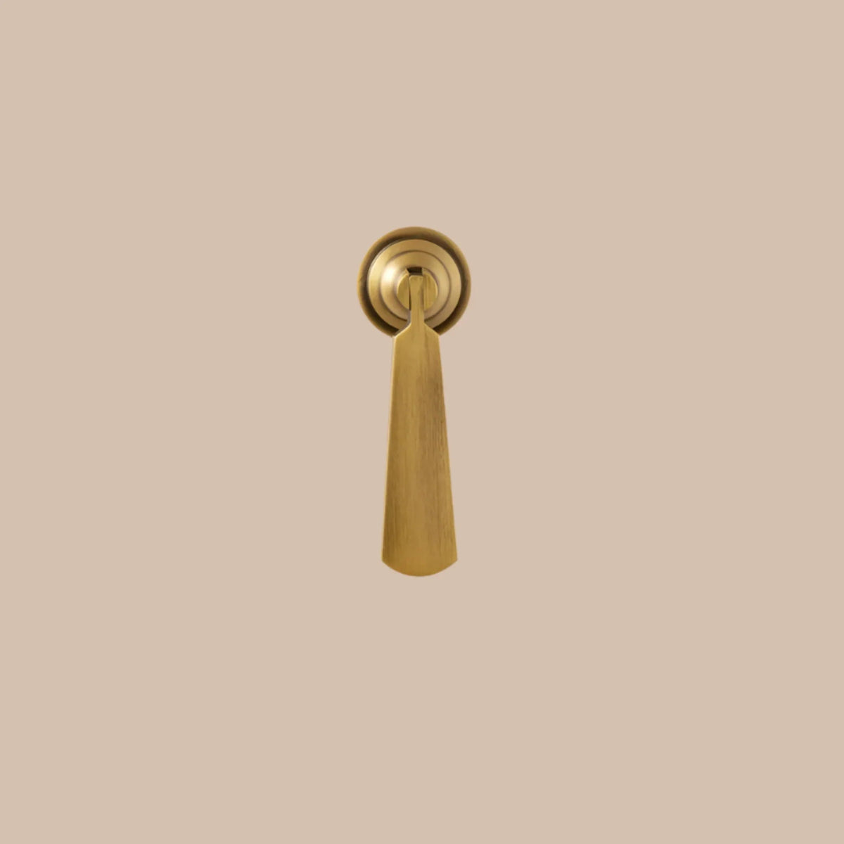 Poignée ou bouton de meuble goutte d'eau en laiton massif finition laiton antique style Mid-Century vendu à l'unité - Hommfer