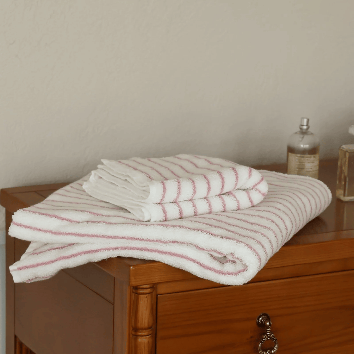 Serviette de bain ou de visage 100 % coton peigné à rayures roses et blanches, douce et absorbante - Hommfer