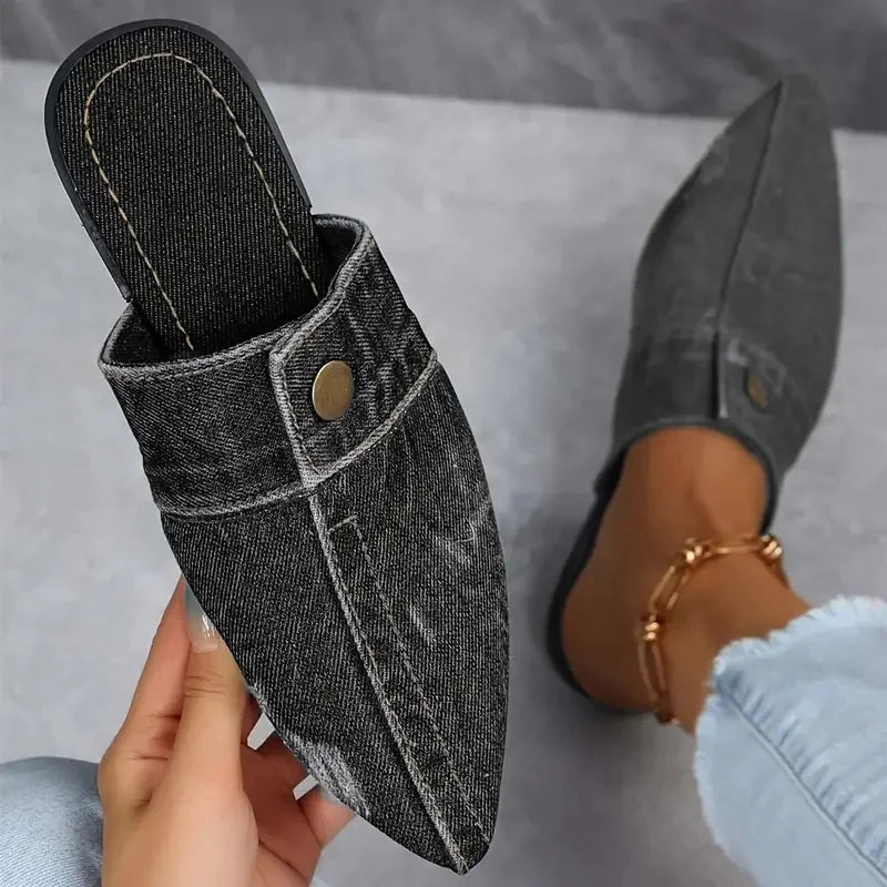 Aurore Mule à enfiler en denim structuré à bout pointu avec bouton en laiton et semelle rembourrée - Hommfer