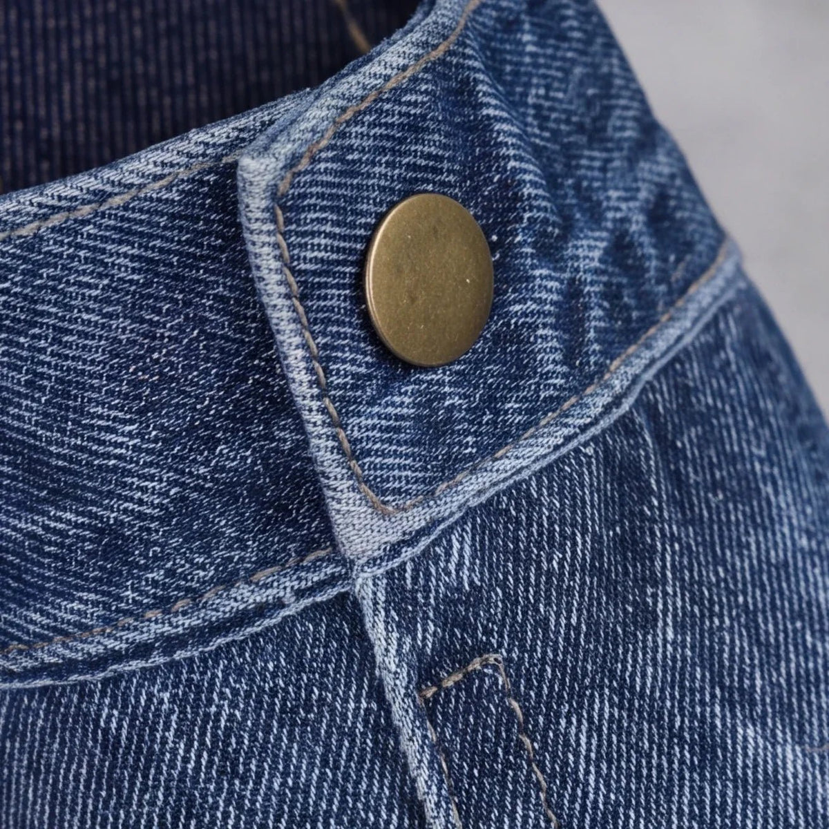 Aurore Mule à enfiler en denim structuré à bout pointu avec bouton en laiton et semelle rembourrée - Hommfer