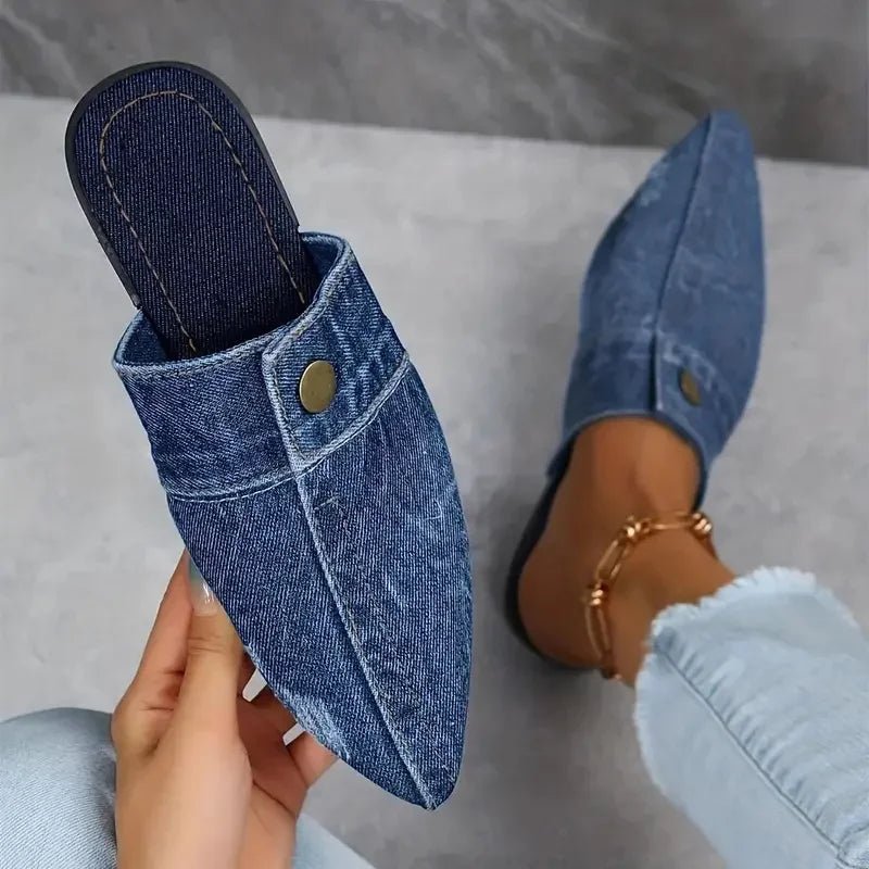 Aurore Mule à enfiler en denim structuré à bout pointu avec bouton en laiton et semelle rembourrée - Hommfer