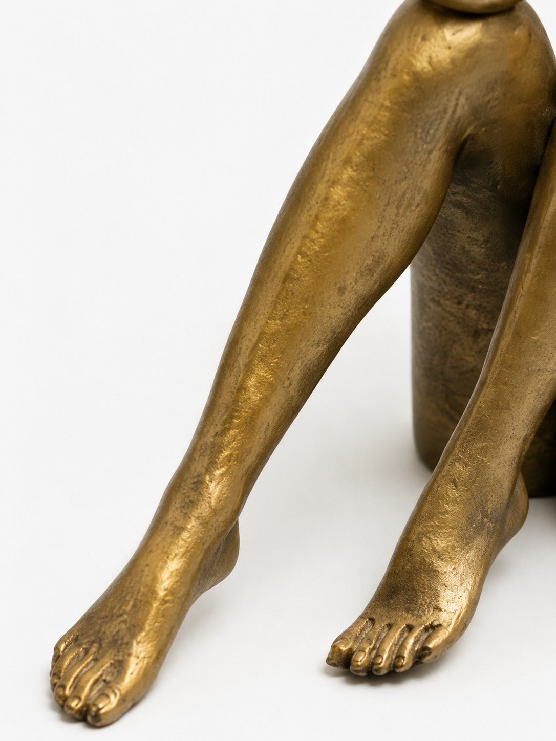 Bougeoir sculptural Kickra avec base dorée pour table de salle à manger et salon - Hommfer