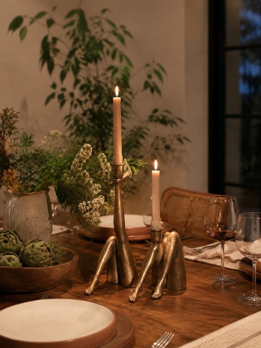 Bougeoir sculptural Kickra avec base dorée pour table de salle à manger et salon - Hommfer