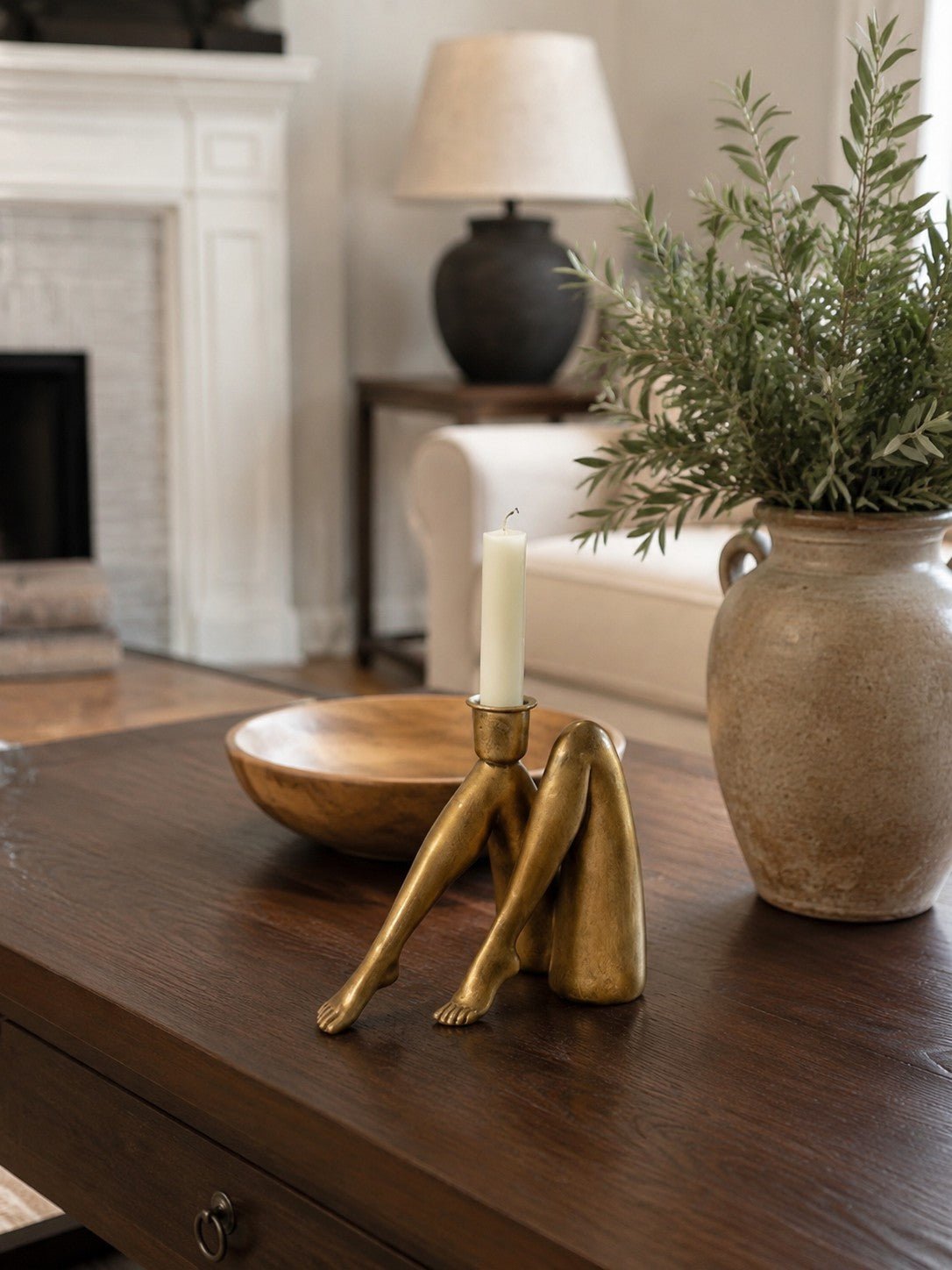 Bougeoir sculptural Kickra avec base dorée pour table de salle à manger et salon - Hommfer