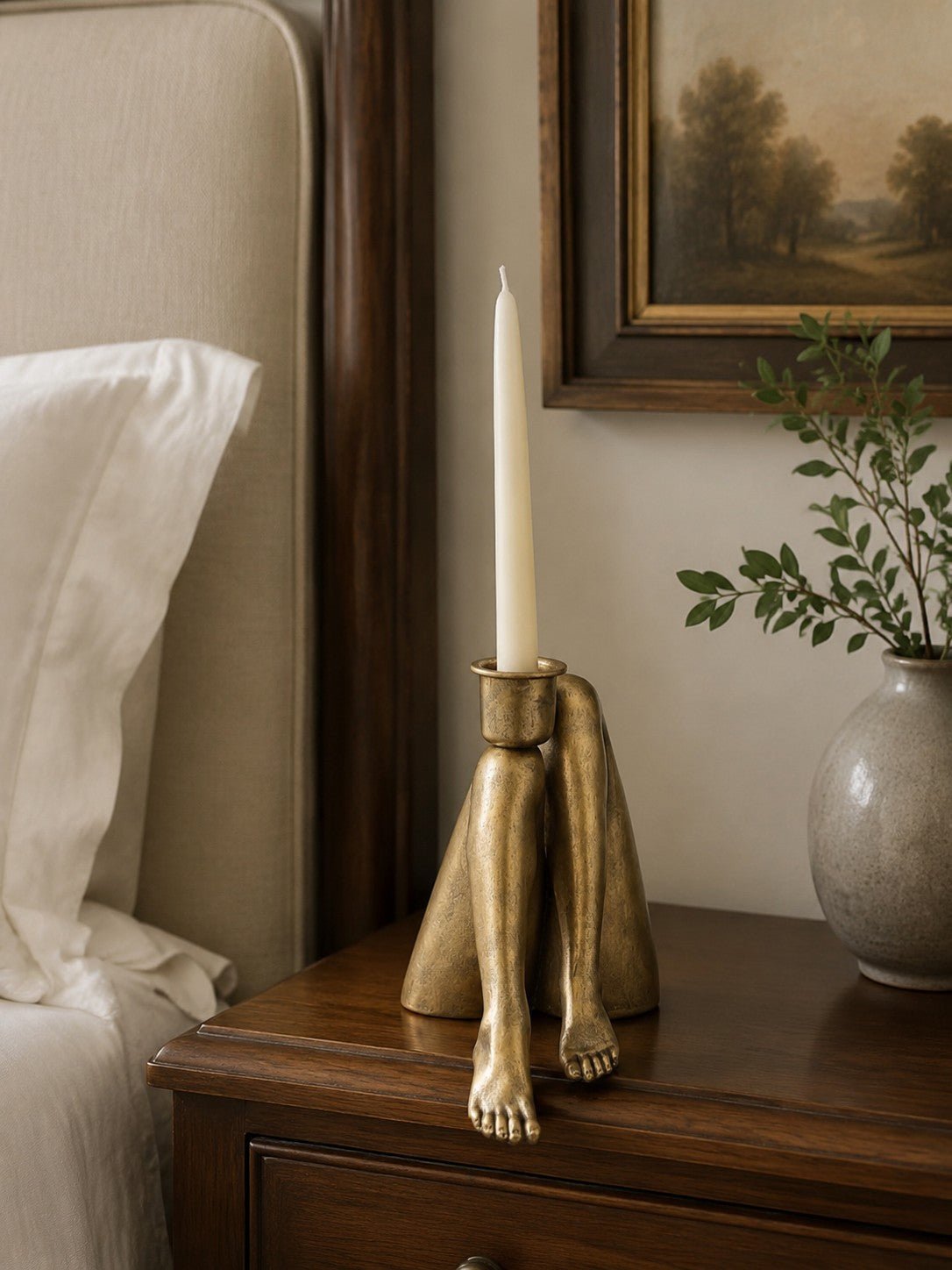 Bougeoir sculptural Kickra avec base dorée pour table de salle à manger et salon - Hommfer