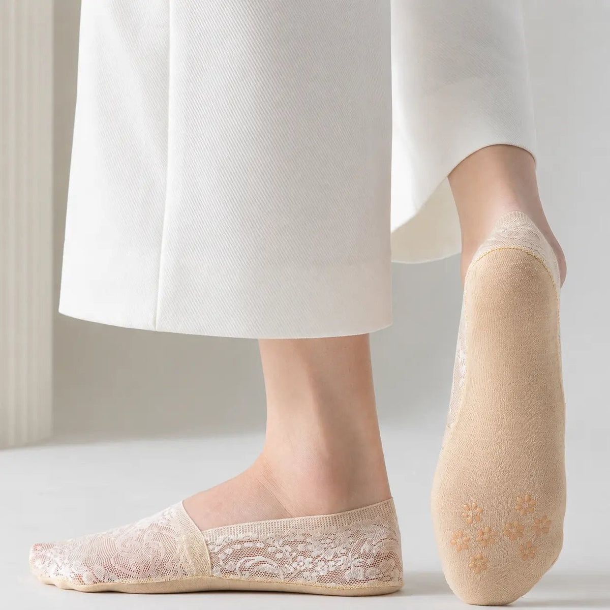 Chaussettes invisibles à dentelle florale avec semelle en coton respirant et talon antiglisse en silicone - Hommfer