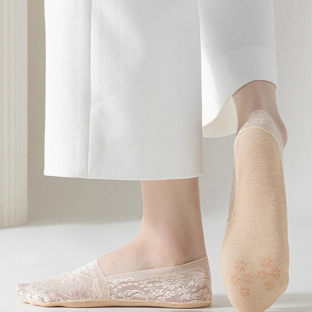 Chaussettes invisibles à dentelle florale avec semelle en coton respirant et talon antiglisse en silicone - Hommfer