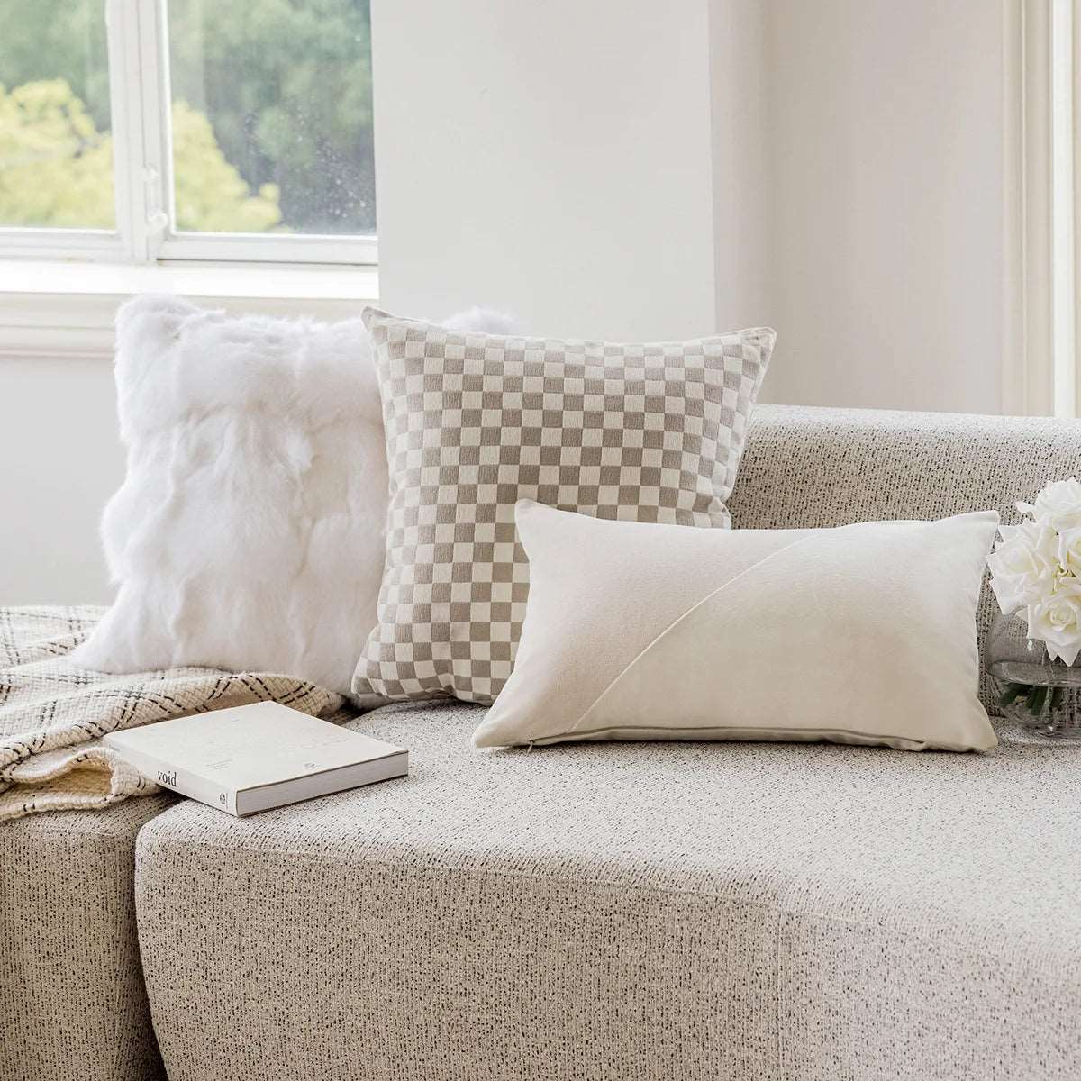 Coussin décoratif à carreaux beiges en tissu résistant style français classique - Hommfer