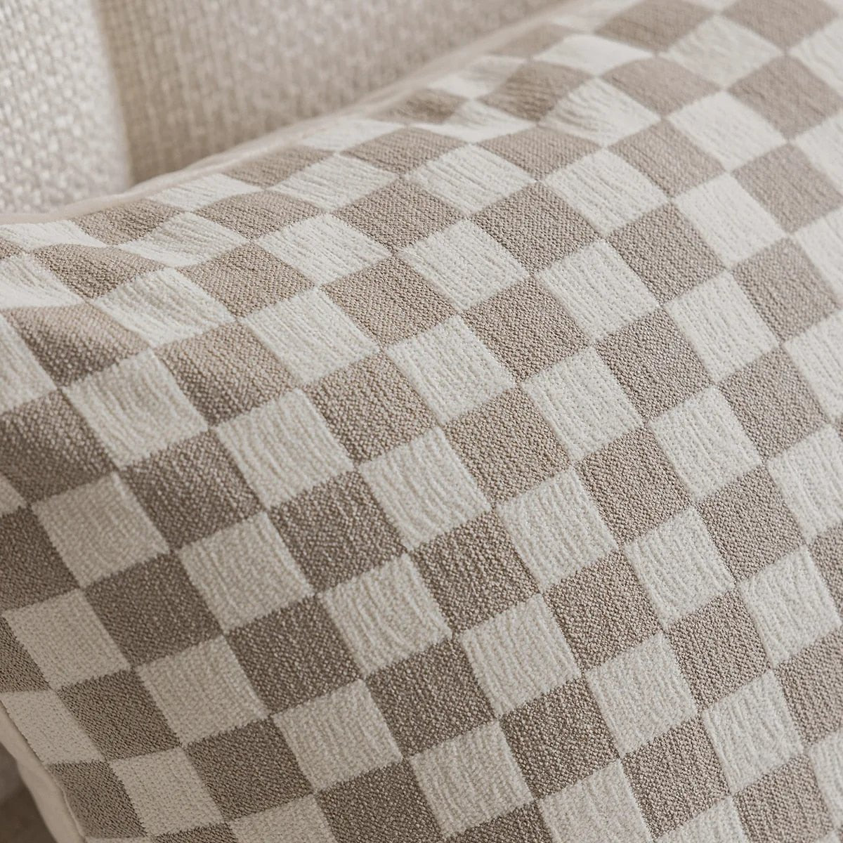 Coussin décoratif à carreaux beiges en tissu résistant style français classique - Hommfer
