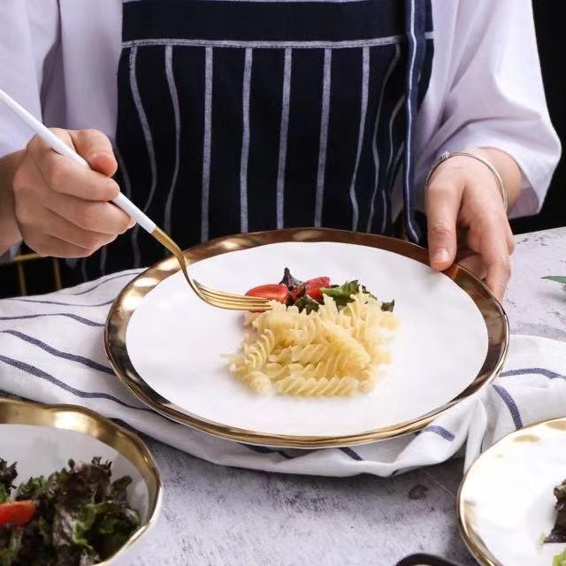 Hommfer – Élégante Assiette en Porcelaine à Bord Doré - Hommfer