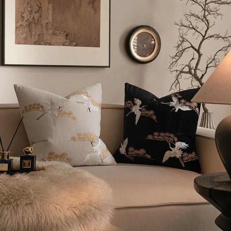 Hommfer – Housse de Coussin Brodée Grue et Pin Élégant - Hommfer