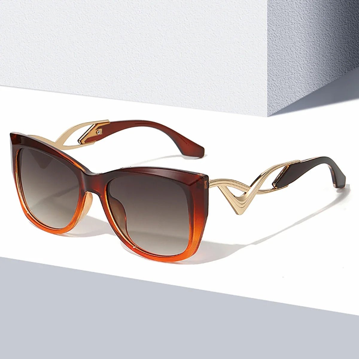 Liora Lunettes de soleil œil de chat oversize UV400 à verres dégradés et détails en métal doré - Hommfer