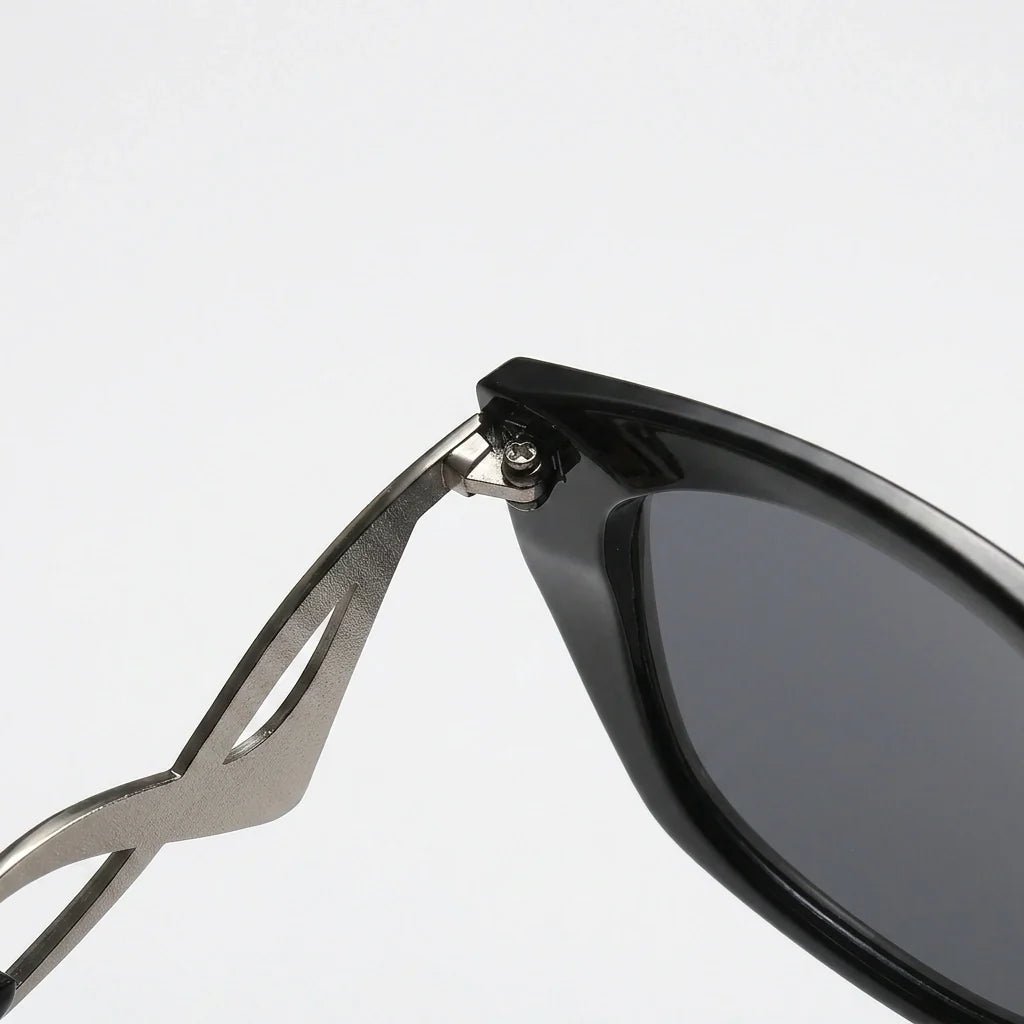 Liora Lunettes de soleil œil de chat oversize UV400 à verres dégradés et détails en métal doré - Hommfer