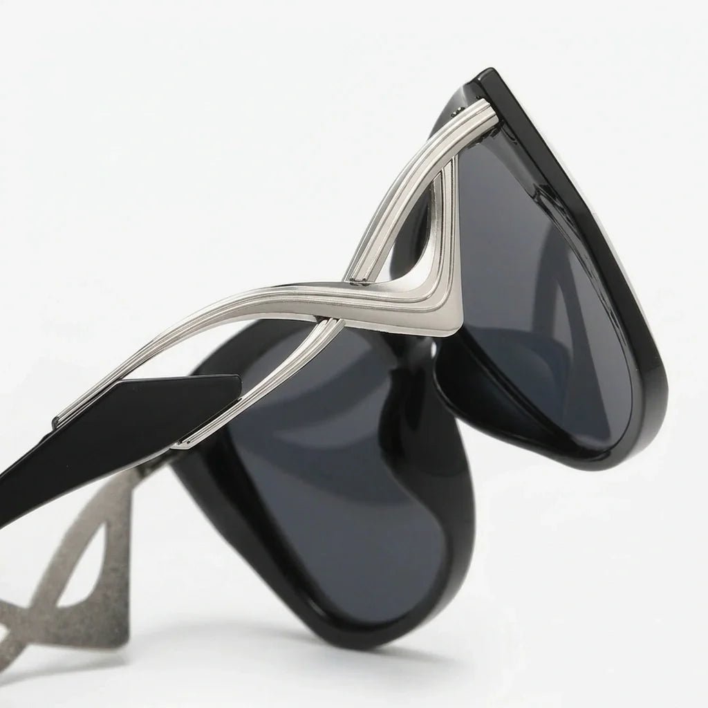 Liora Lunettes de soleil œil de chat oversize UV400 à verres dégradés et détails en métal doré - Hommfer