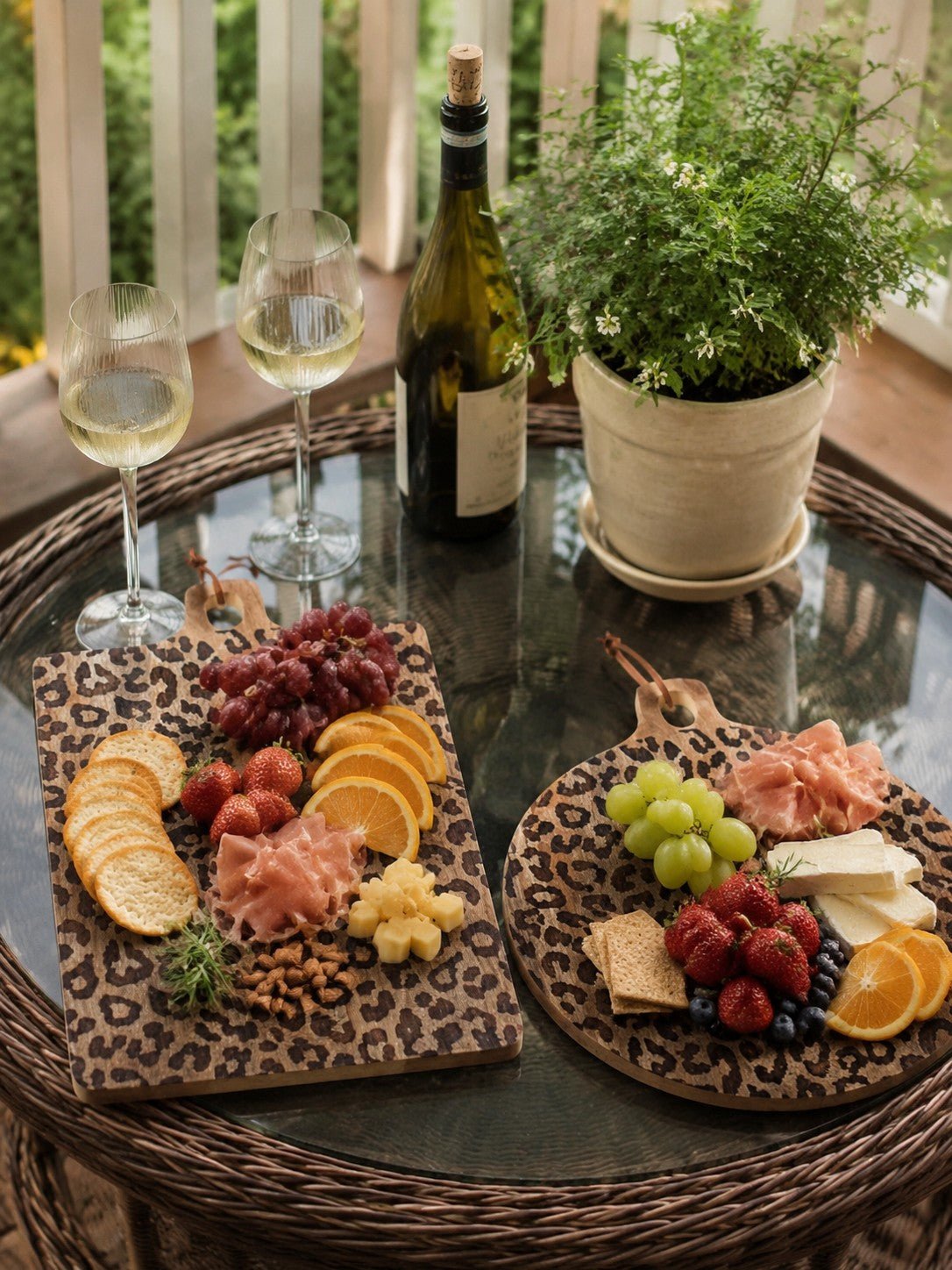 Planche de service en bois sapele à motif léopard avec poignée pour fromages et apéritifs - Hommfer