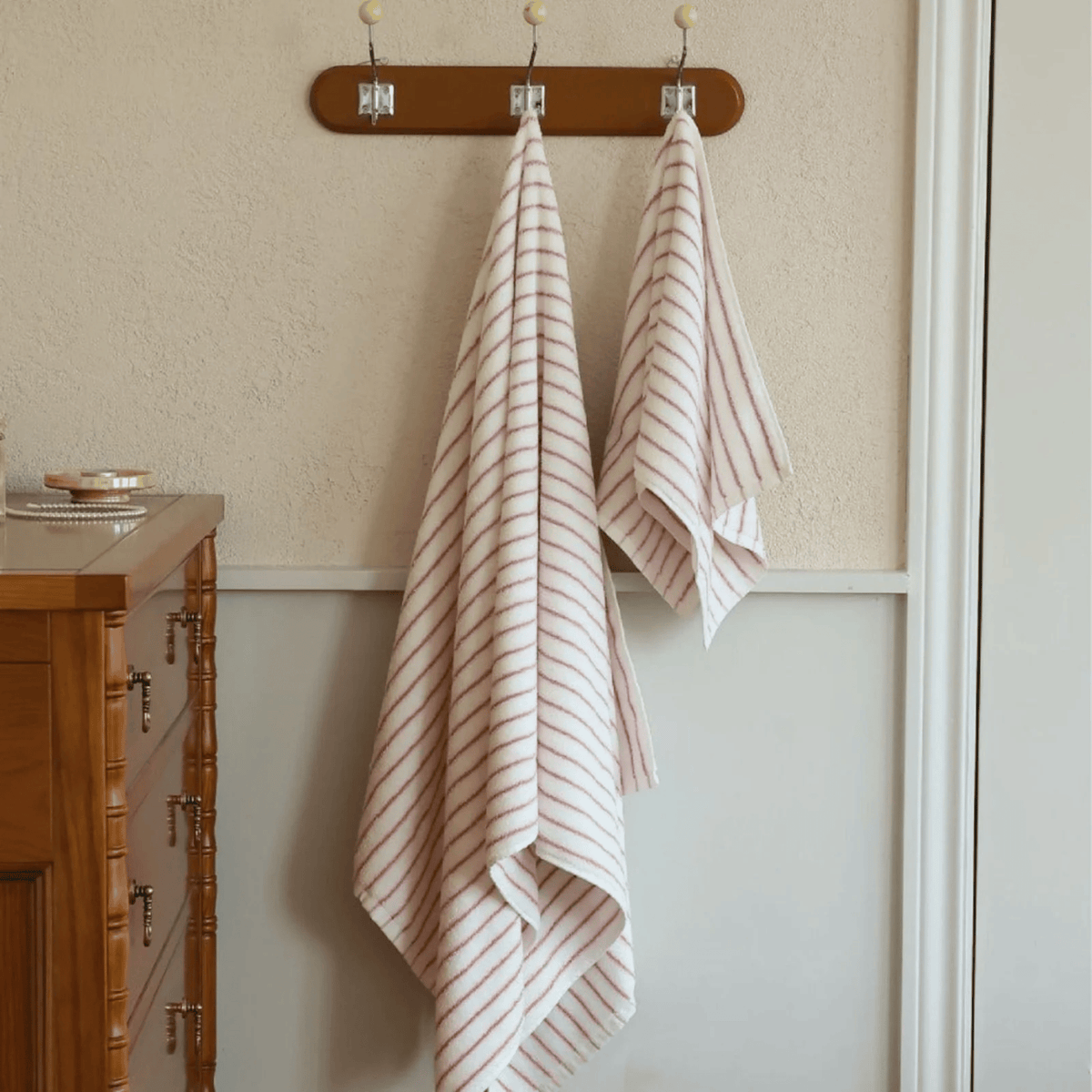 Serviette de bain ou de visage 100 % coton peigné à rayures roses et blanches, douce et absorbante - Hommfer