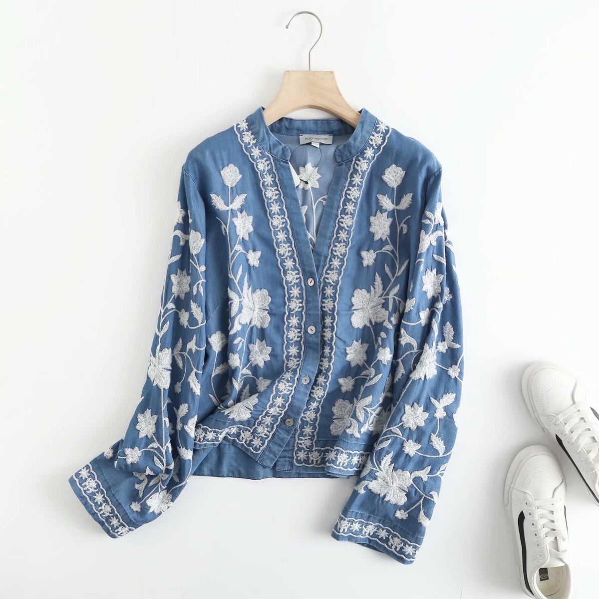 Soline Cardigan en denim brodé à épaules tombantes au toucher doux, esprit bohème - Hommfer