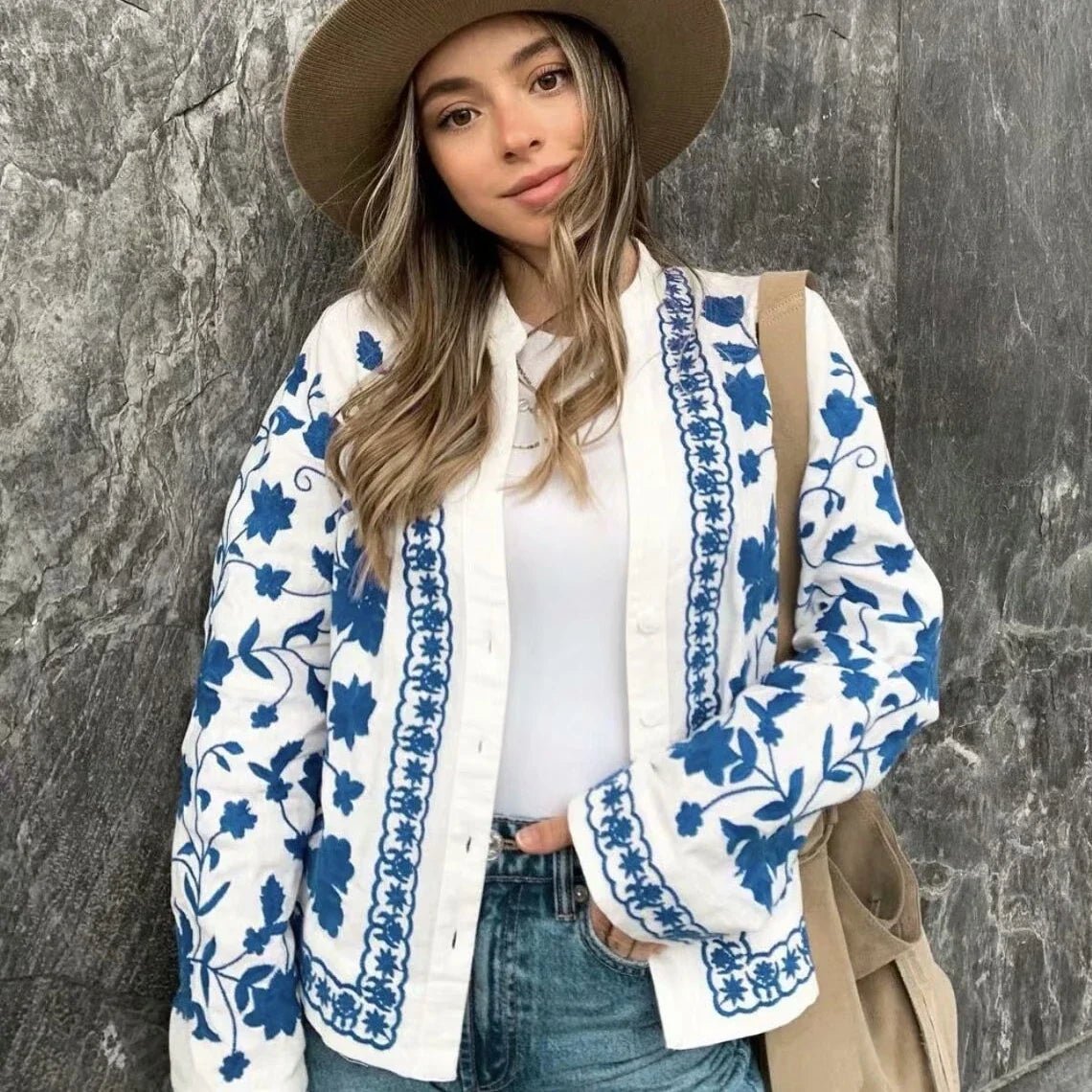 Soline Cardigan en denim brodé à épaules tombantes au toucher doux, esprit bohème - Hommfer