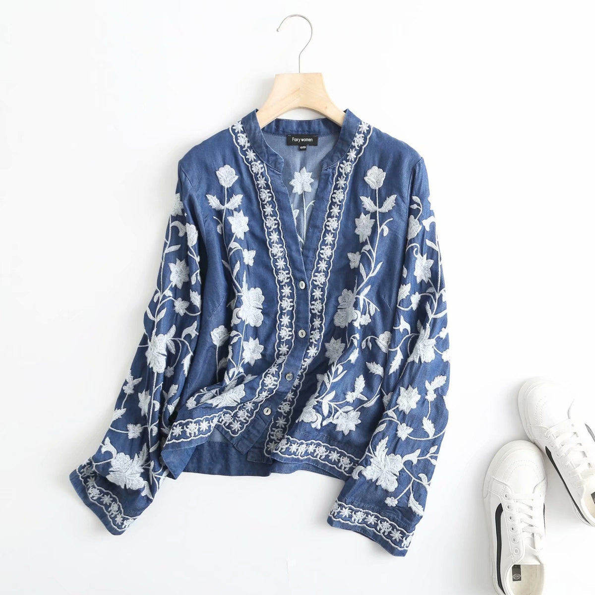 Soline Cardigan en denim brodé à épaules tombantes au toucher doux, esprit bohème - Hommfer