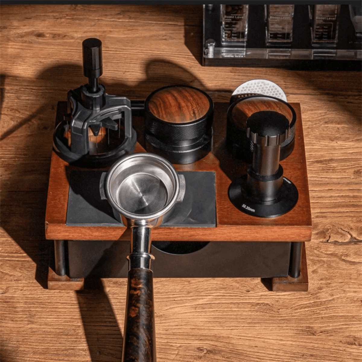 Station de tassage espresso en bois massif avec tiroir à marc et organisateur pour porte-filtres et tampons 51–58 mm - Hommfer